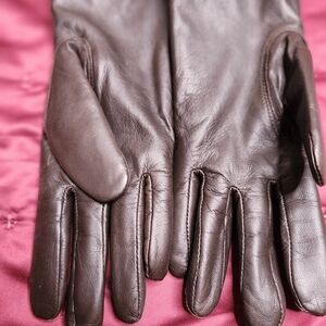Womans Classic Brown Leather Gloves - Smooth Shell